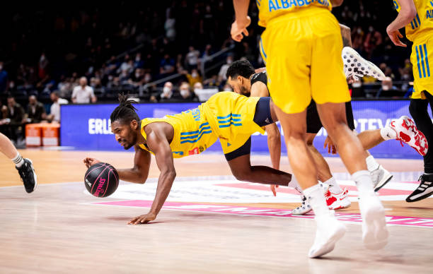 年纪依旧与 年纪依旧与