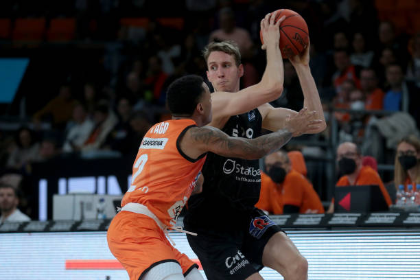 上海队通过 上海队通过