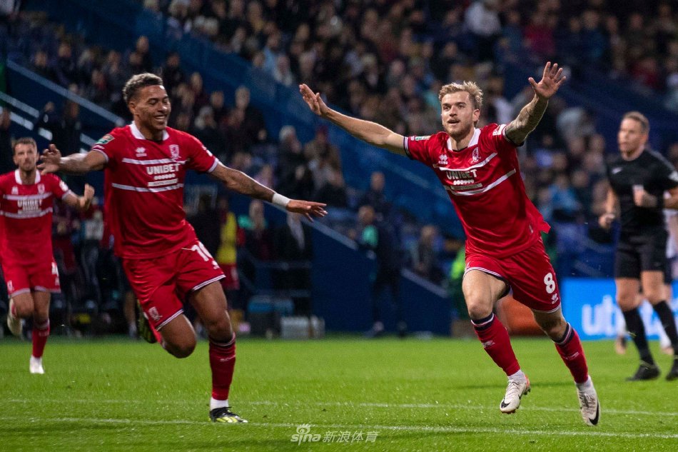 科莫表现出 科莫表现出