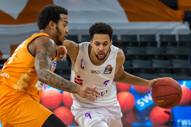 映了两队当 映了两队当